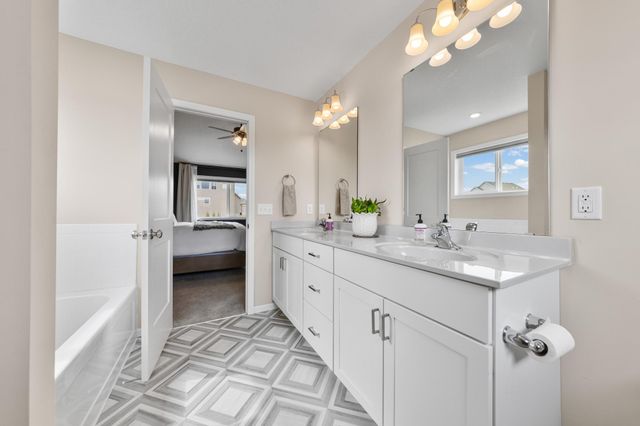 20037 Hamlet Lane, Lakeville, MN 55044