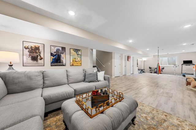 20037 Hamlet Lane, Lakeville, MN 55044