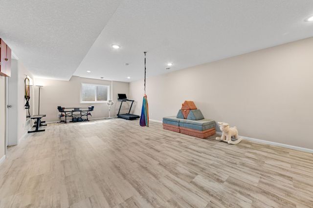 20037 Hamlet Lane, Lakeville, MN 55044