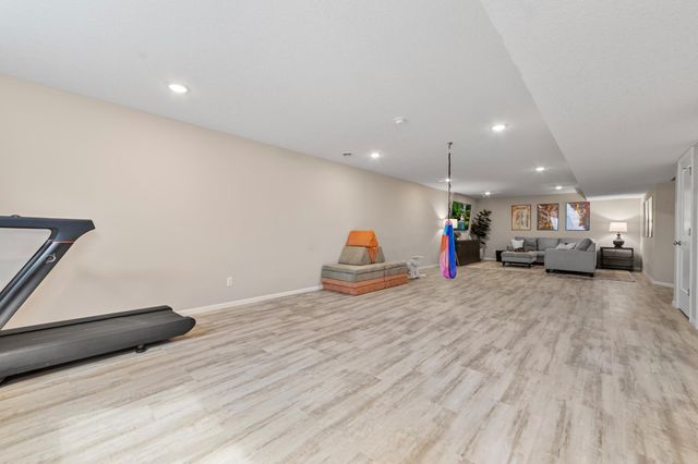 20037 Hamlet Lane, Lakeville, MN 55044