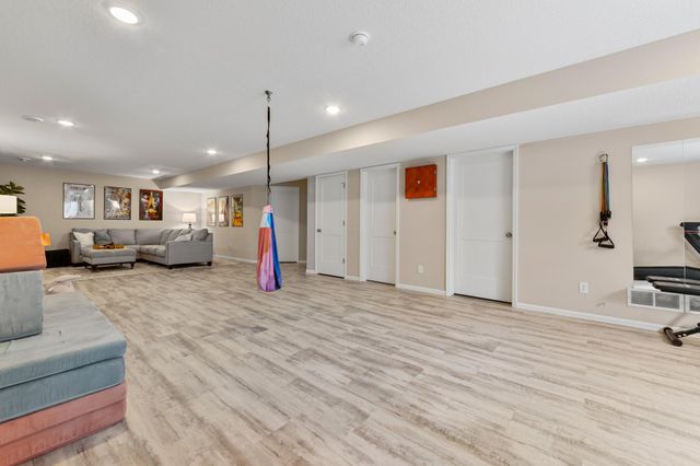 20037 Hamlet Lane, Lakeville, MN 55044