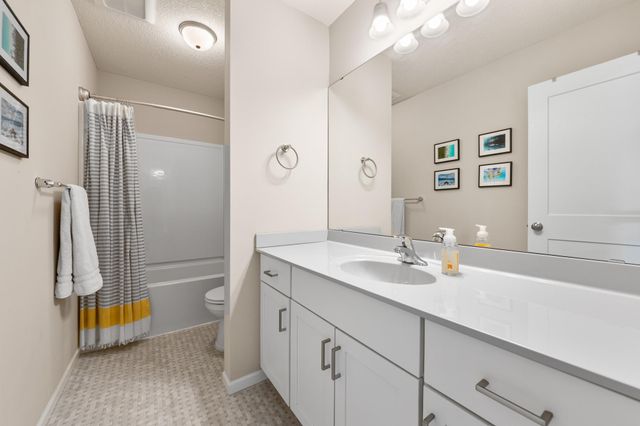 20037 Hamlet Lane, Lakeville, MN 55044