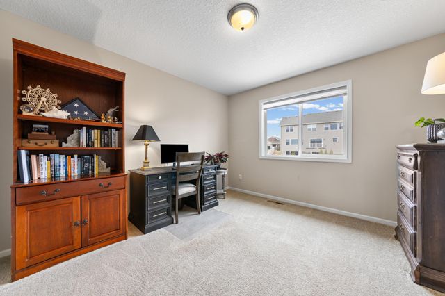 20037 Hamlet Lane, Lakeville, MN 55044