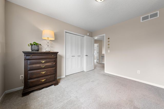 20037 Hamlet Lane, Lakeville, MN 55044