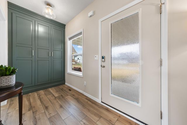 20037 Hamlet Lane, Lakeville, MN 55044