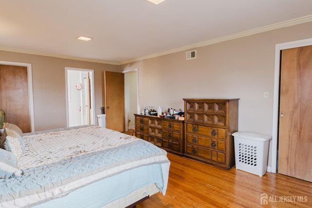 11 Edgeworth Place, New Brunswick, NJ 08901