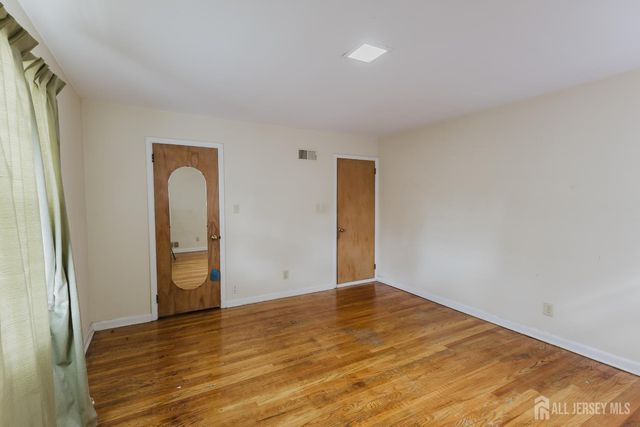 11 Edgeworth Place, New Brunswick, NJ 08901