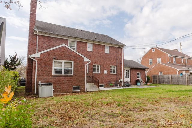 11 Edgeworth Place, New Brunswick, NJ 08901