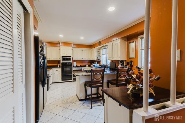 11 Edgeworth Place, New Brunswick, NJ 08901