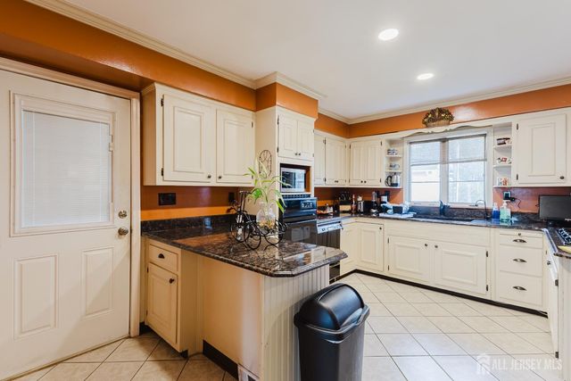 11 Edgeworth Place, New Brunswick, NJ 08901