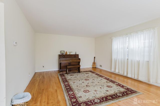 11 Edgeworth Place, New Brunswick, NJ 08901