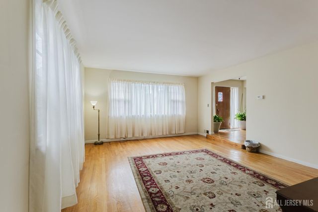 11 Edgeworth Place, New Brunswick, NJ 08901