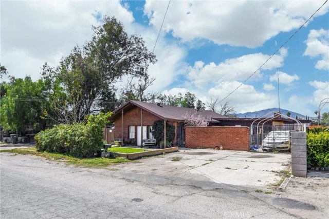 4834 Hedrick Avenue, Riverside, CA 92505
