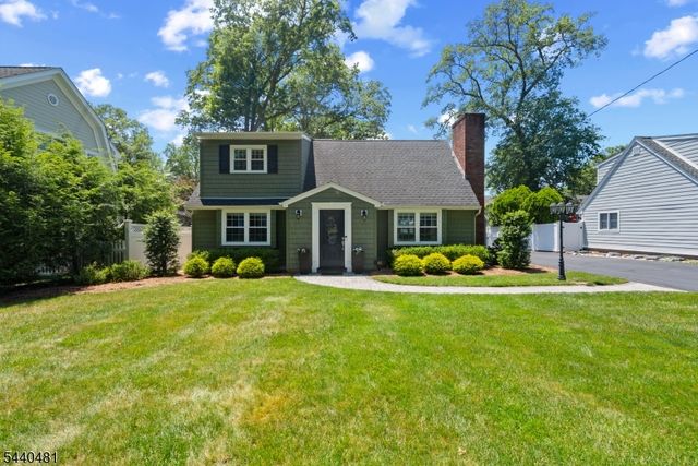 95 Edison St, Wyckoff Twp., NJ 07481