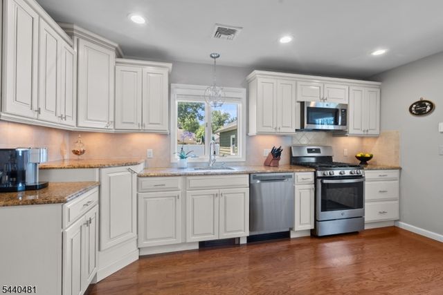 95 Edison St, Wyckoff Twp., NJ 07481