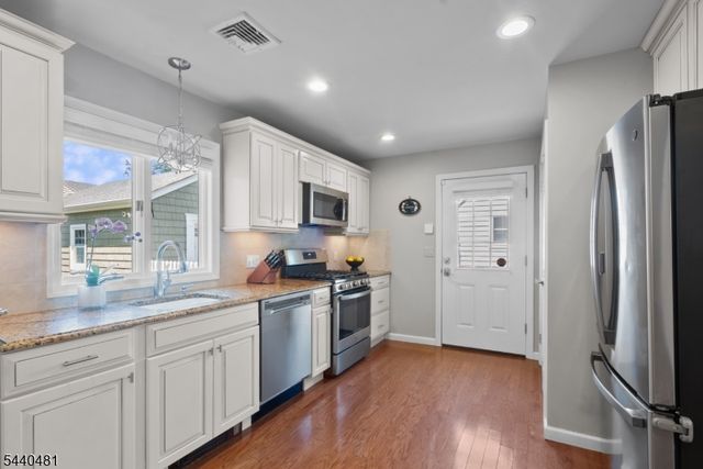 95 Edison St, Wyckoff Twp., NJ 07481