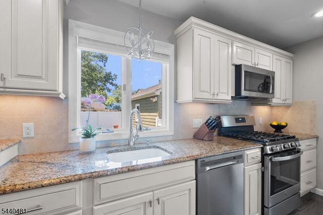 95 Edison St, Wyckoff Twp., NJ 07481