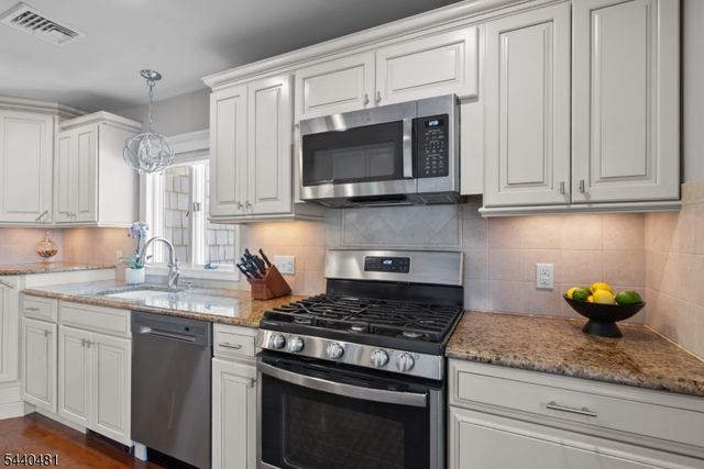 95 Edison St, Wyckoff Twp., NJ 07481