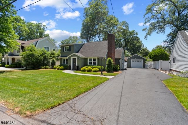 95 Edison St, Wyckoff Twp., NJ 07481