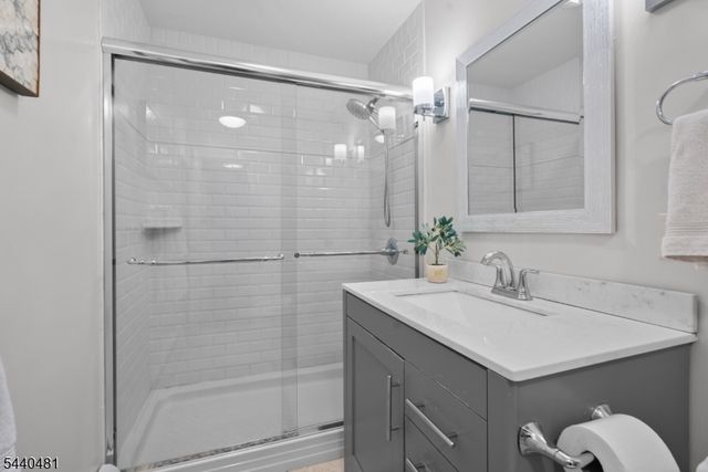 95 Edison St, Wyckoff Twp., NJ 07481