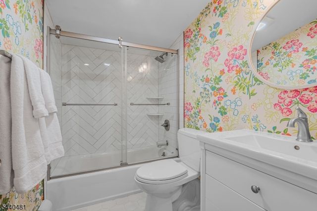 95 Edison St, Wyckoff Twp., NJ 07481