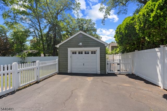 95 Edison St, Wyckoff Twp., NJ 07481