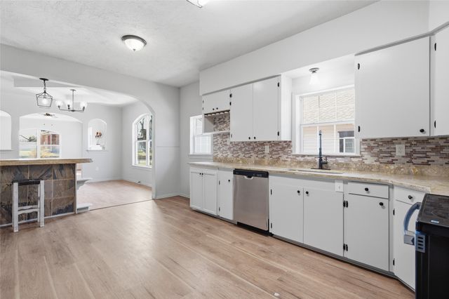 1215 N 18th Street, Waco, TX 76707