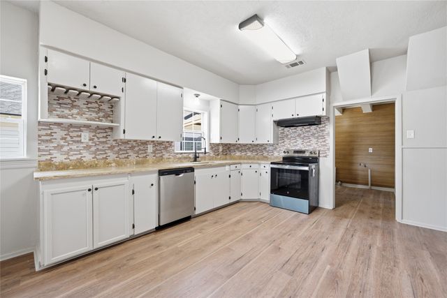 1215 N 18th Street, Waco, TX 76707