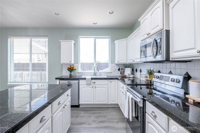 10012 Cascadian Avenue SE, Yelm, WA 98597