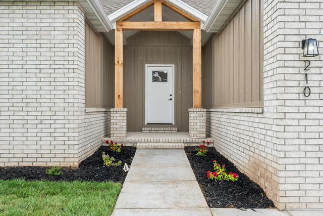 210 E Clayton Lane, Republic, MO 65738