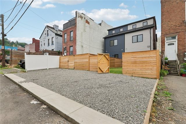 1211 Boyle St, Central North Side, PA 15212