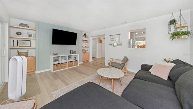 1098 PHYLLIS AVENUE, Largo, FL 33771