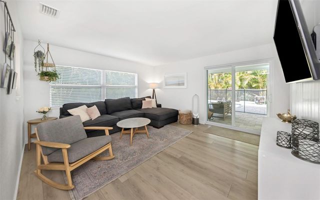 1098 PHYLLIS AVENUE, Largo, FL 33771