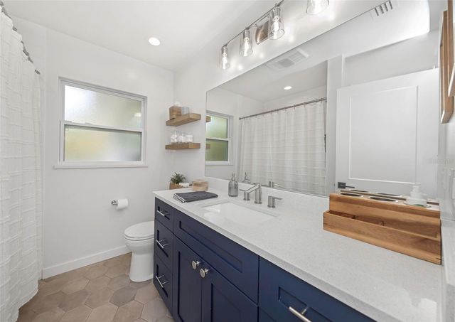 1098 PHYLLIS AVENUE, Largo, FL 33771