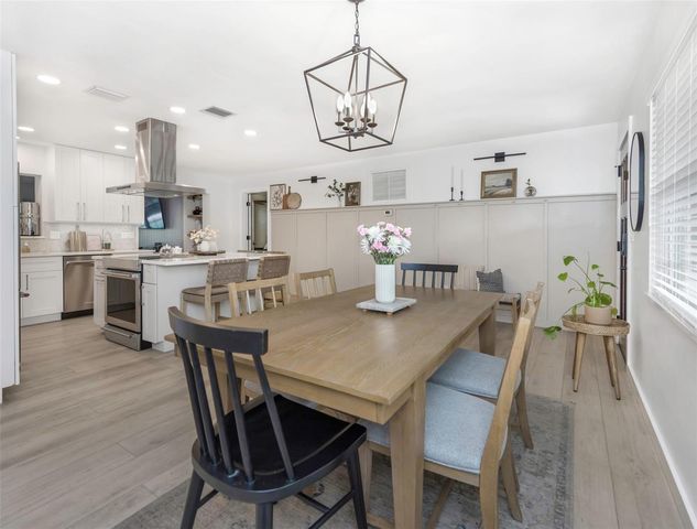 1098 PHYLLIS AVENUE, Largo, FL 33771