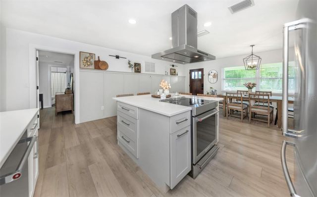 1098 PHYLLIS AVENUE, Largo, FL 33771