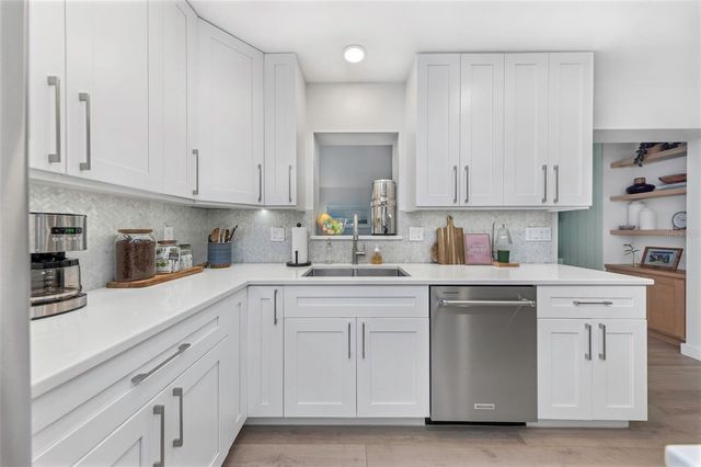 1098 PHYLLIS AVENUE, Largo, FL 33771