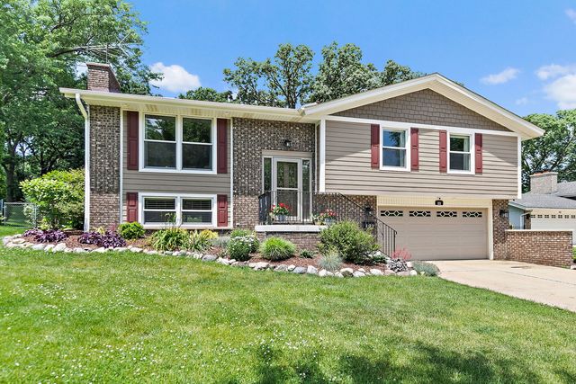 101 S Cedarcrest Drive, Schaumburg, IL 60193