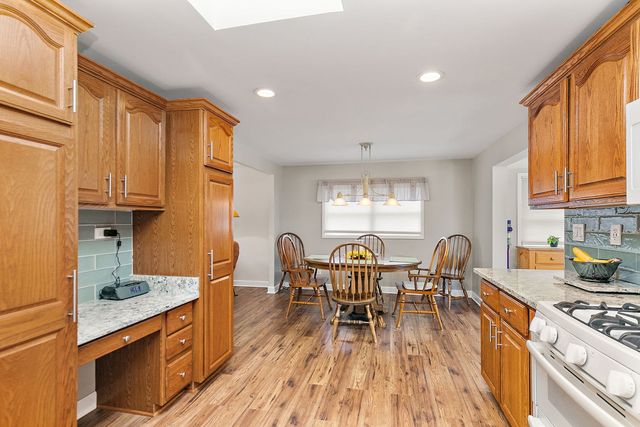101 S Cedarcrest Drive, Schaumburg, IL 60193