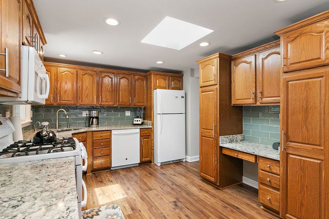 101 S Cedarcrest Drive, Schaumburg, IL 60193