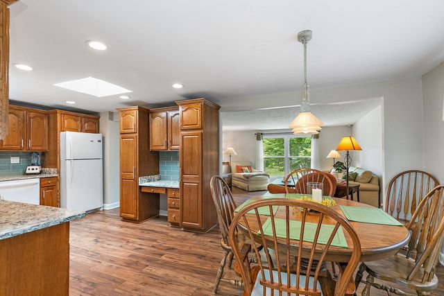 101 S Cedarcrest Drive, Schaumburg, IL 60193