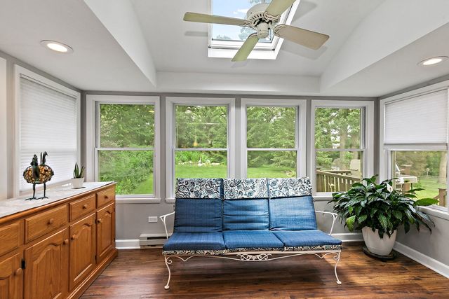 101 S Cedarcrest Drive, Schaumburg, IL 60193