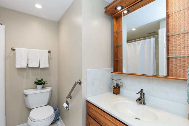 101 S Cedarcrest Drive, Schaumburg, IL 60193