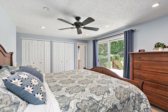 101 S Cedarcrest Drive, Schaumburg, IL 60193