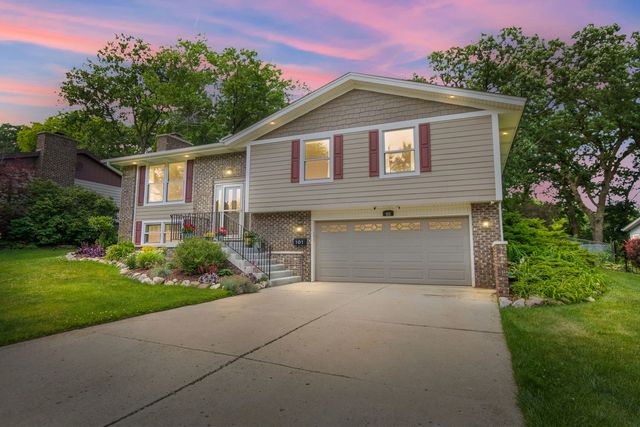 101 S Cedarcrest Drive, Schaumburg, IL 60193