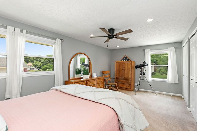 101 S Cedarcrest Drive, Schaumburg, IL 60193