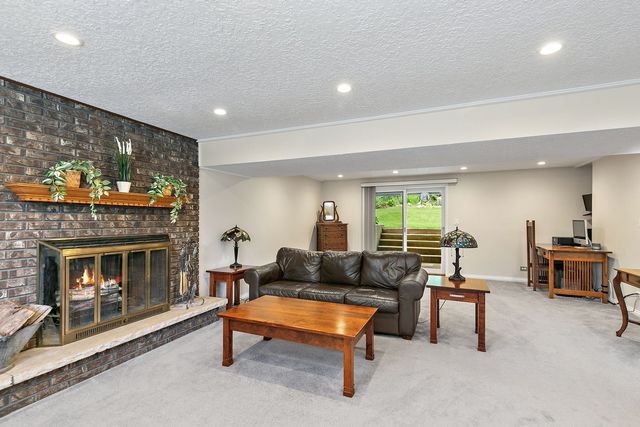 101 S Cedarcrest Drive, Schaumburg, IL 60193
