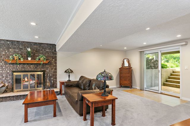 101 S Cedarcrest Drive, Schaumburg, IL 60193