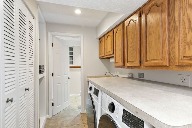 101 S Cedarcrest Drive, Schaumburg, IL 60193