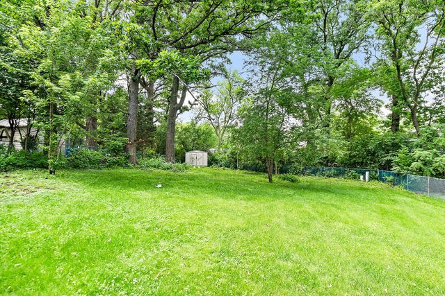 101 S Cedarcrest Drive, Schaumburg, IL 60193